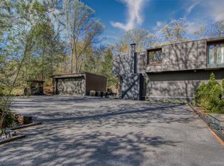 20 Fawn Hill Road, Tuxedo Park, NY 10987