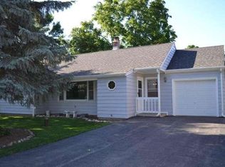 3748 Hubertus Rd, Hubertus, WI 53033