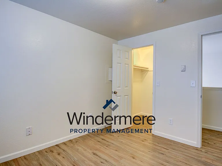 141 SW 6th Ave — Photo 8