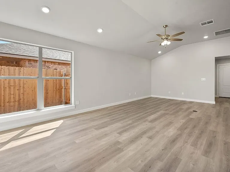 2504 Abbeville Ave — Photo 6