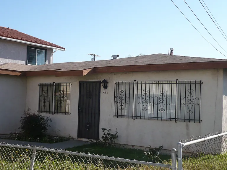 930-934 Emory St — Photo 1