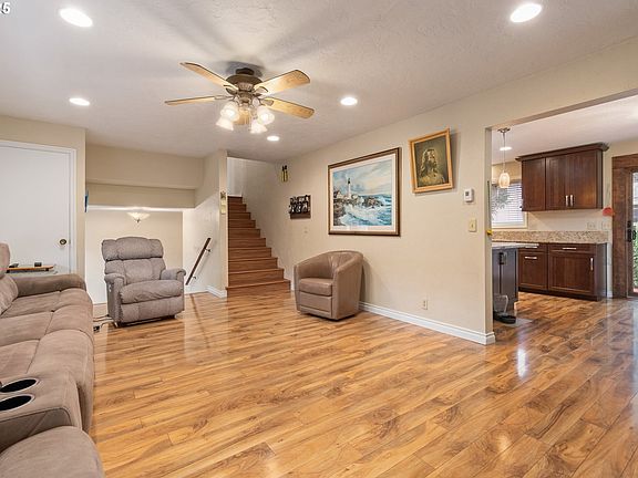 4th image of 2746 Harlow Rd