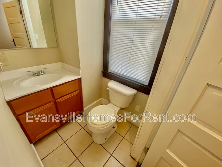 1023 Jefferson Ave — Photo 6