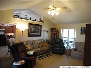 3rd image of 104 Country Meadows Dr