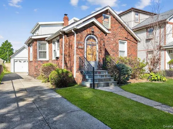 84-50 266th Street, Floral Park, NY 11001