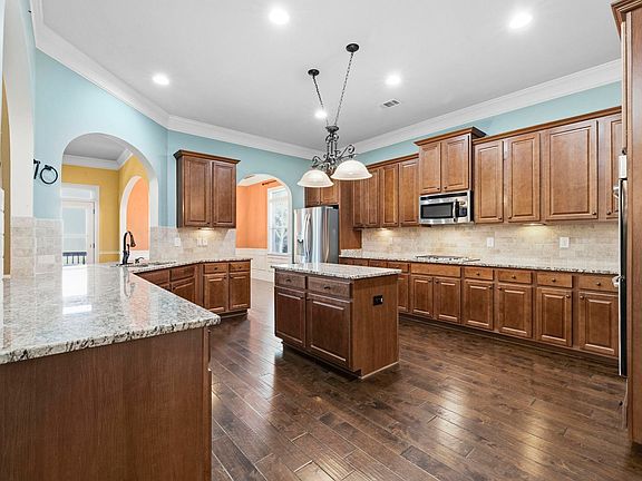 5th image of 9 Versilia Ln