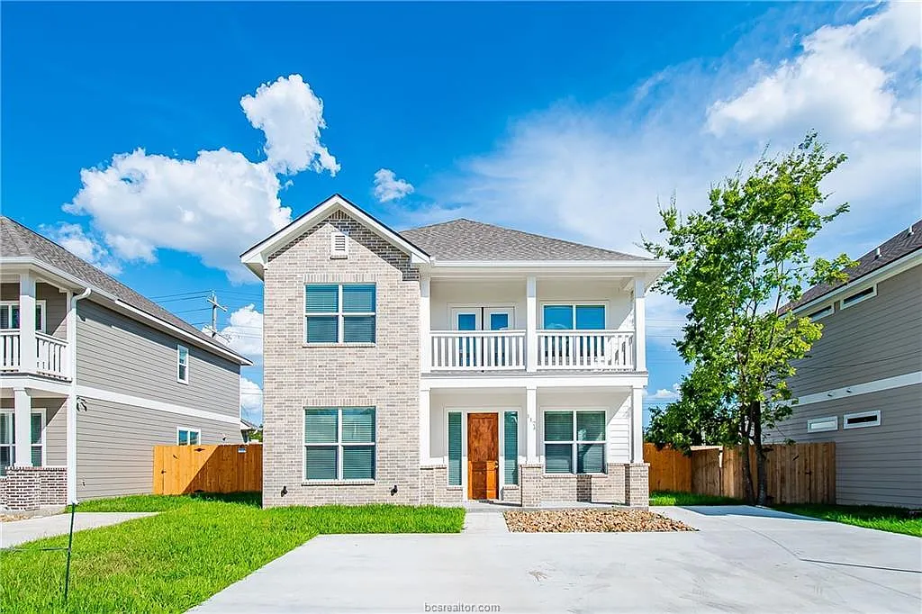 5 bed, 5.5 bath, 2649 sqft, $4,500 — Photo 1