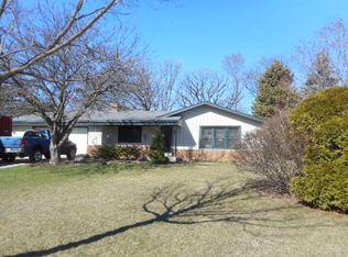 8051 S Mission Dr, Franklin, WI 53132
