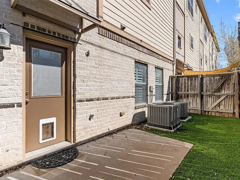 4830 Cedar Springs Rd #3 — Photo 18