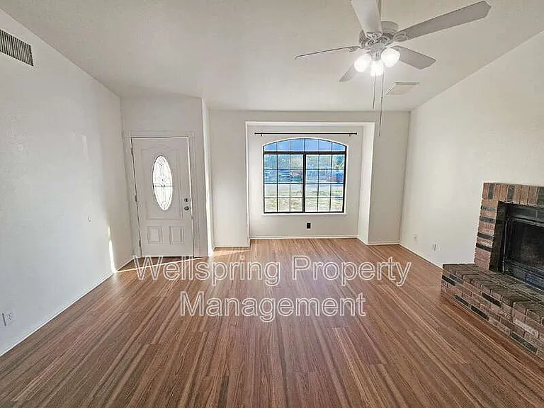 920 W Perch Ave — Photo 2