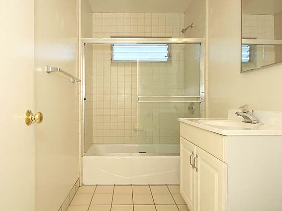 5th image of 330 Curtner Ave APT 1