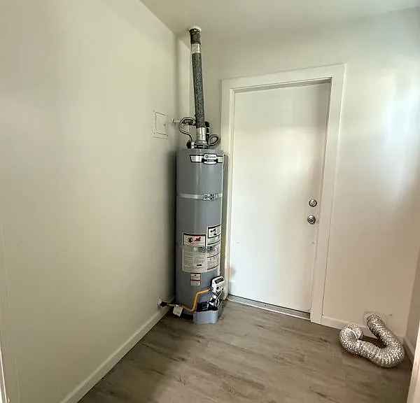 410 E San Joaquin Ave — Photo 8