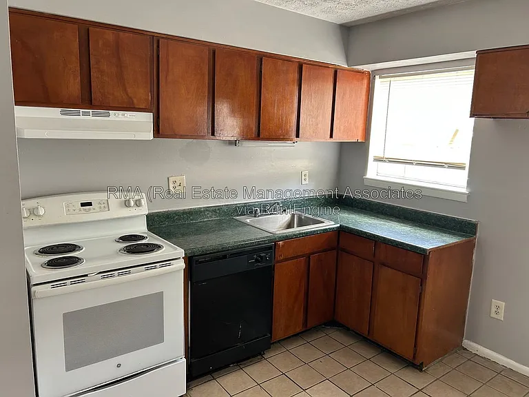 1110 W Poplar St #O3 — Photo 3