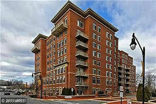 4490 Market Commons Dr #208