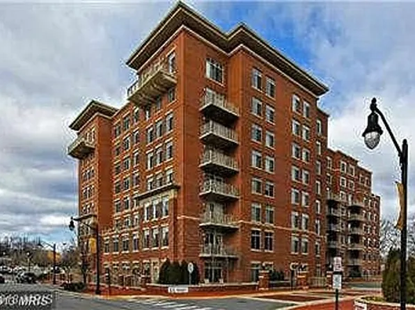 4490 Market Commons Dr Unit 208, Fairfax, VA 22033