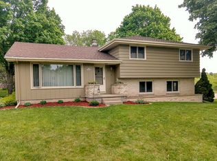 N54W37018 Yale St, Oconomowoc, WI 53066