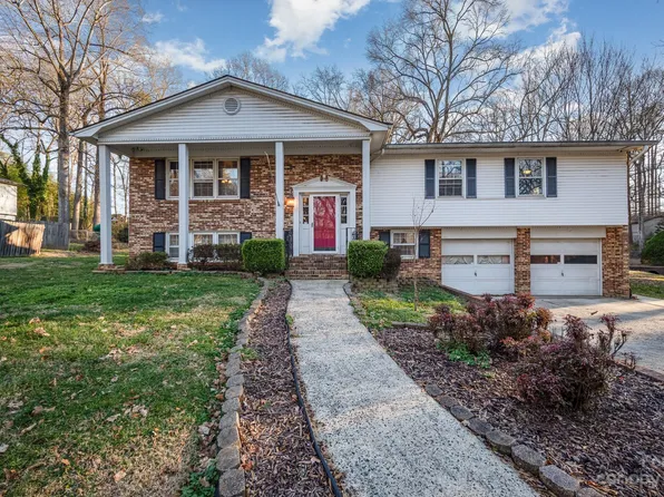 109 Churchill Rd, Dallas, NC 28034