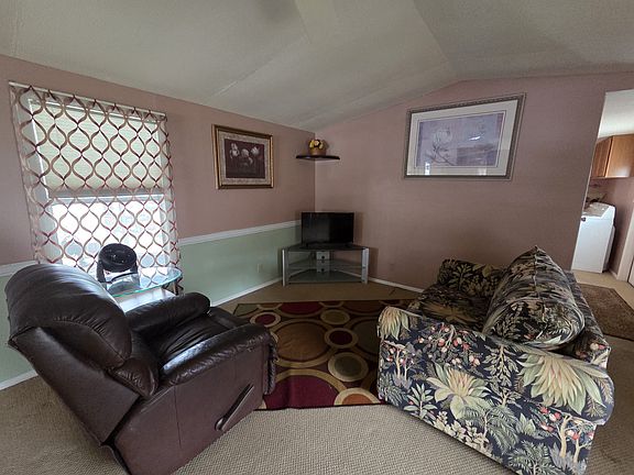 3rd image of 12 Lakeview Dr