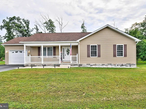 446 Basin Dr, Inwood, WV 25428