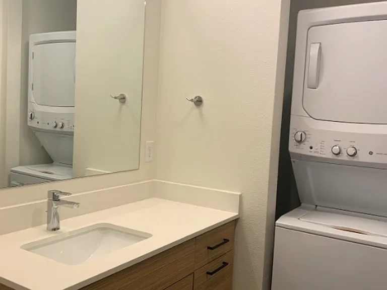 Ferry Street Manor — Photo 22