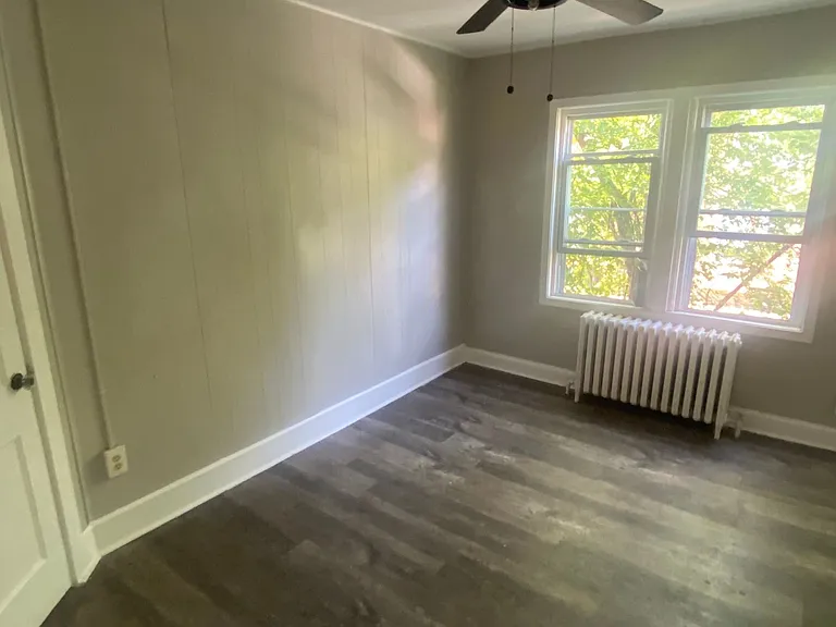 2527 Edgemont Ave — Photo 12