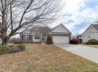 2506 Meadow Ridge Dr, Saint Joseph, MO 64504