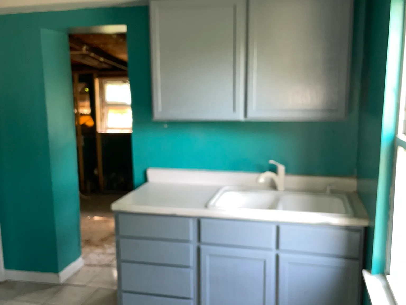 3 bed, 900 sqft, $725 — Photo 2