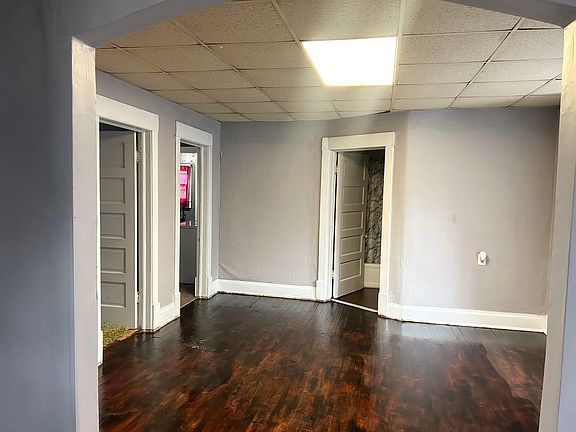4th image of 1011 E 8th St
