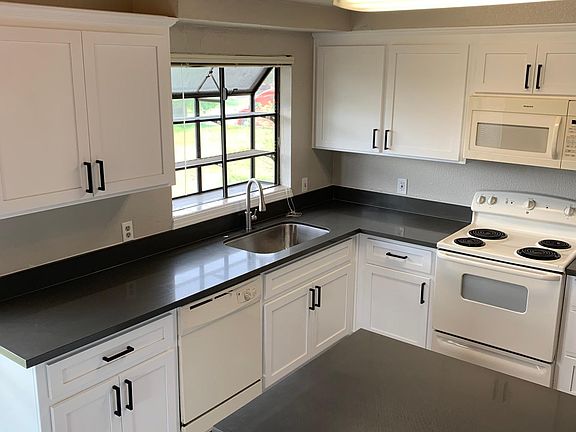 2nd image of 1335 Bell St APT 204