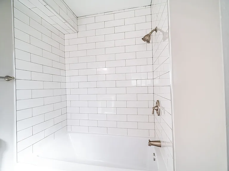 1075 Oak St — Photo 9