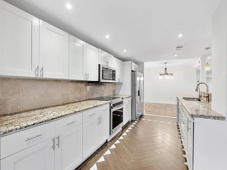 9897 Fairway Cove Ln — Photo 12