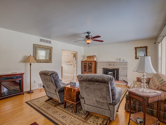 2nd image of 689 Mafred Dr