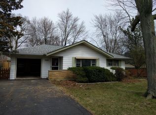 2417 SE Thornwood Dr, Lindenhurst, IL 60046