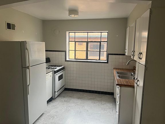 4th image of 4947 Potomac St #2W