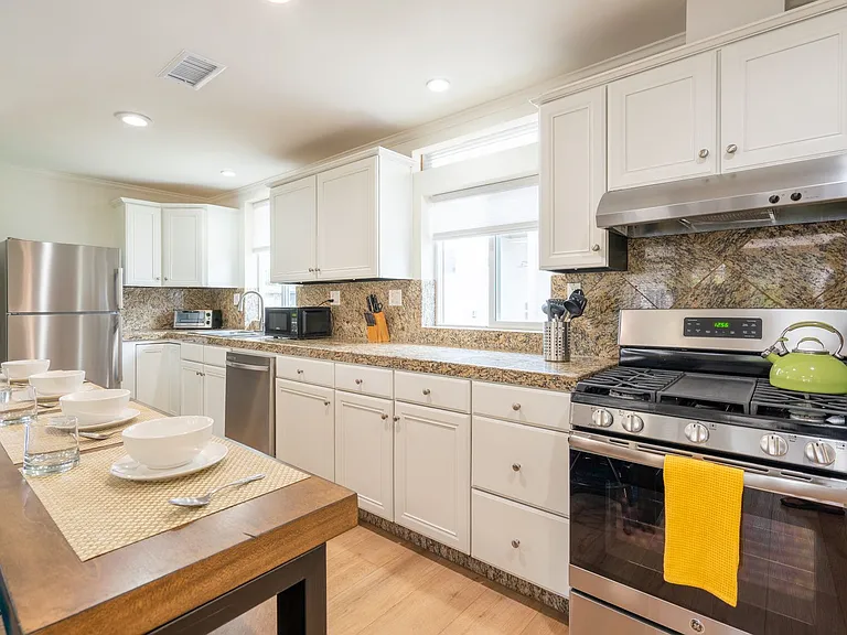 1236 Summit Ave — Photo 3