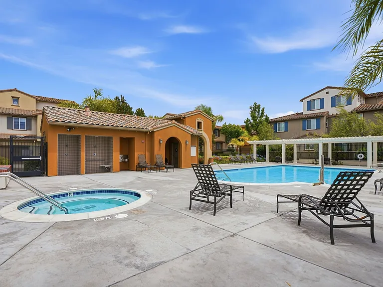 5206 Fioli Loop — Photo 44