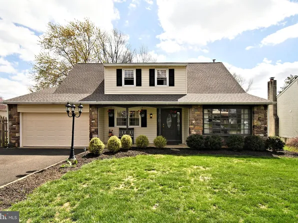 102 Longview Dr, Churchville, PA 18966