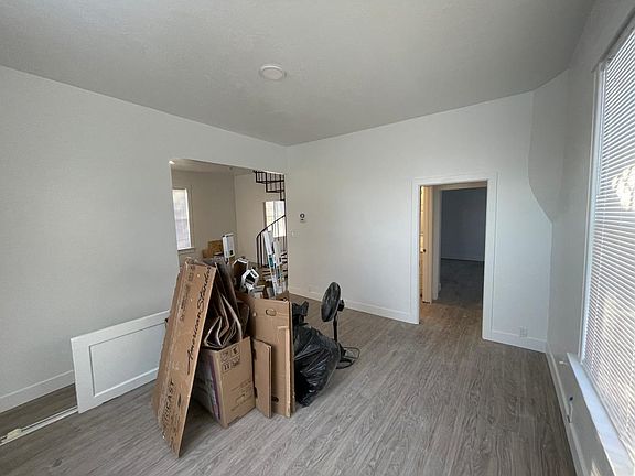 4th image of 325 E Wilson Ave