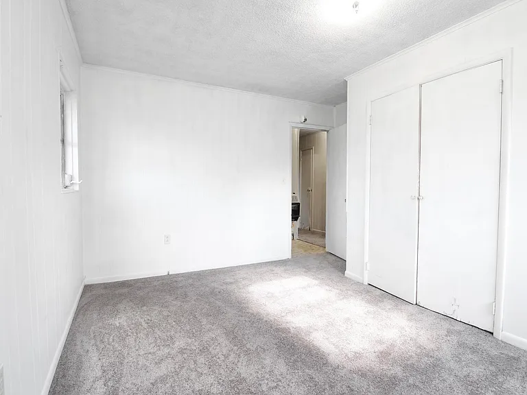 142 W Bluford St — Photo 7