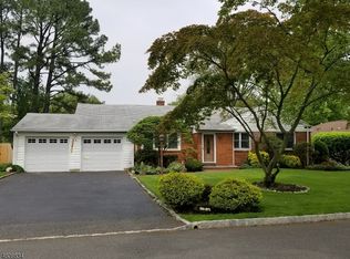 7 Warwick Cir, Springfield, NJ 07081