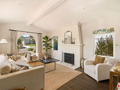 6017 W 75th St, Los Angeles, CA, 90045