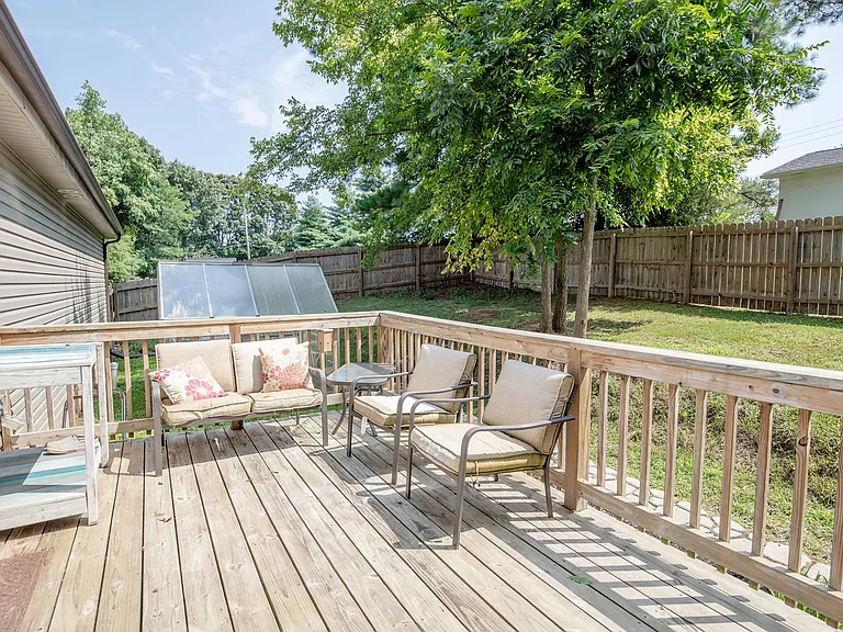 457 Reeves Dr — Photo 17