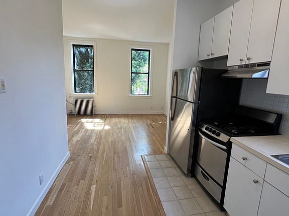 3rd image of 72 Charles St APT 5R