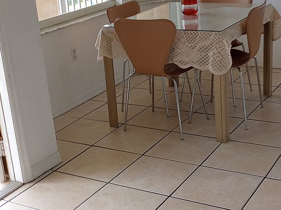 5th image of 4638 SE 6th Ave