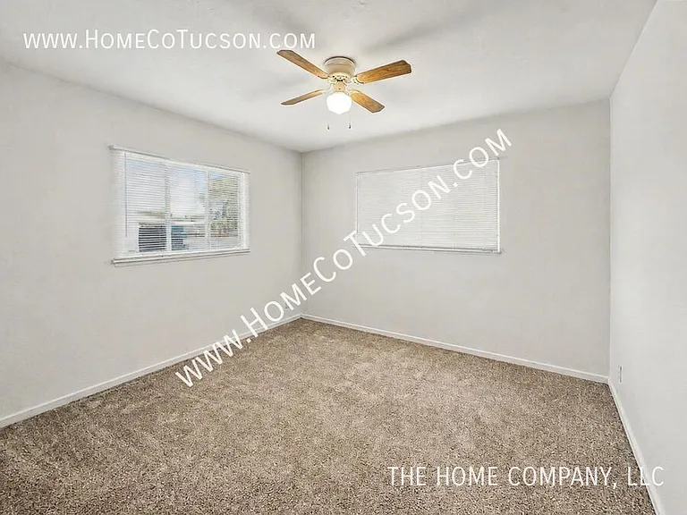 4531 E 8th St — Photo 10