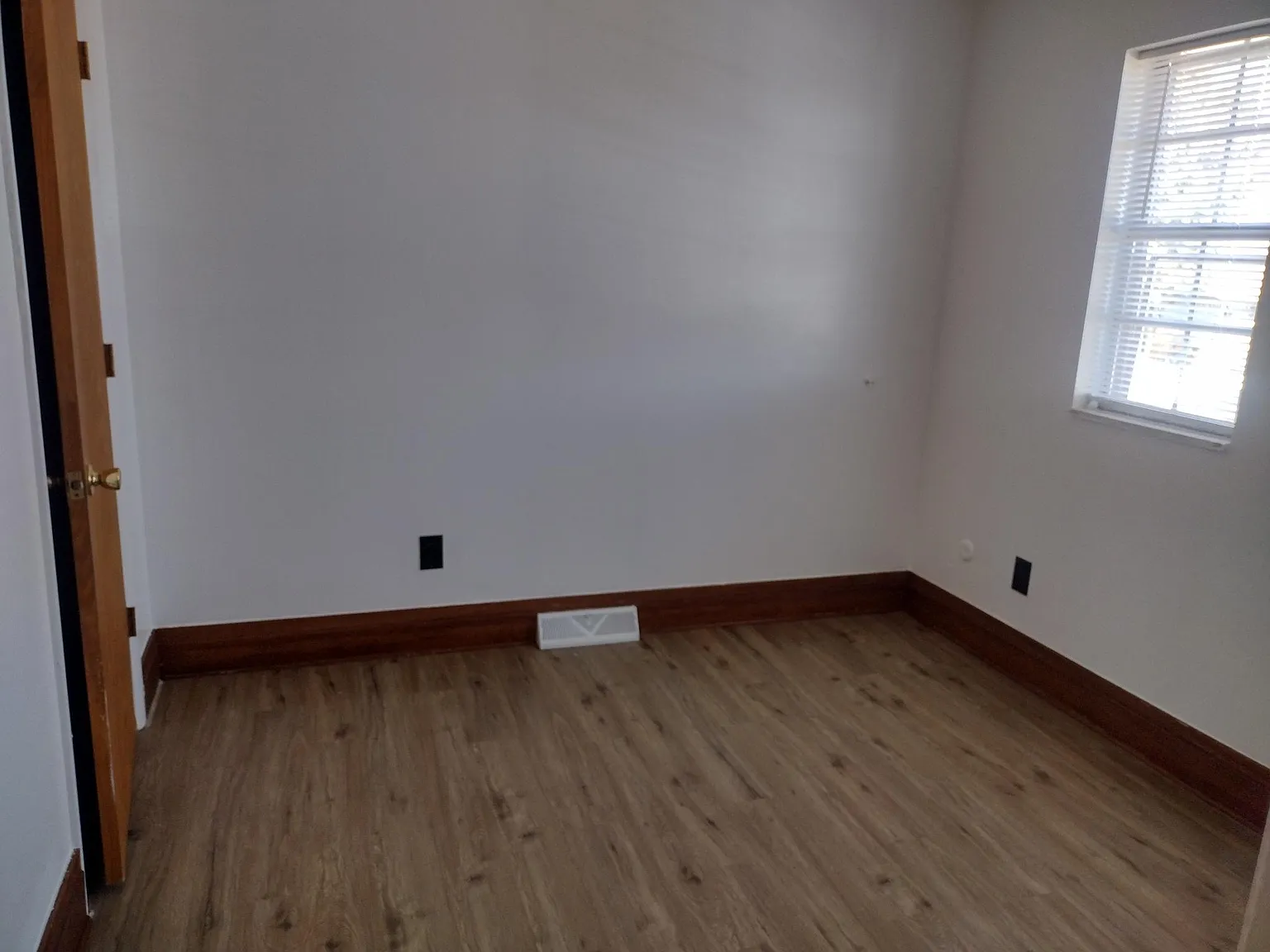 3 bed, 1.5 bath, 1400 sqft, $2,500 — Photo 2