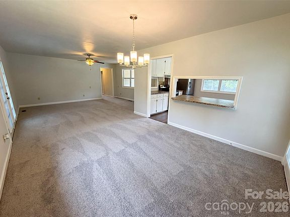 5th image of 565 Rutledge Dr
