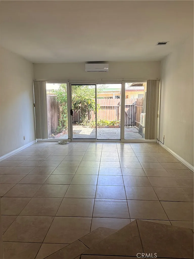 2 bed, 1.5 bath, 950 sqft, $2,600 — Photo 3