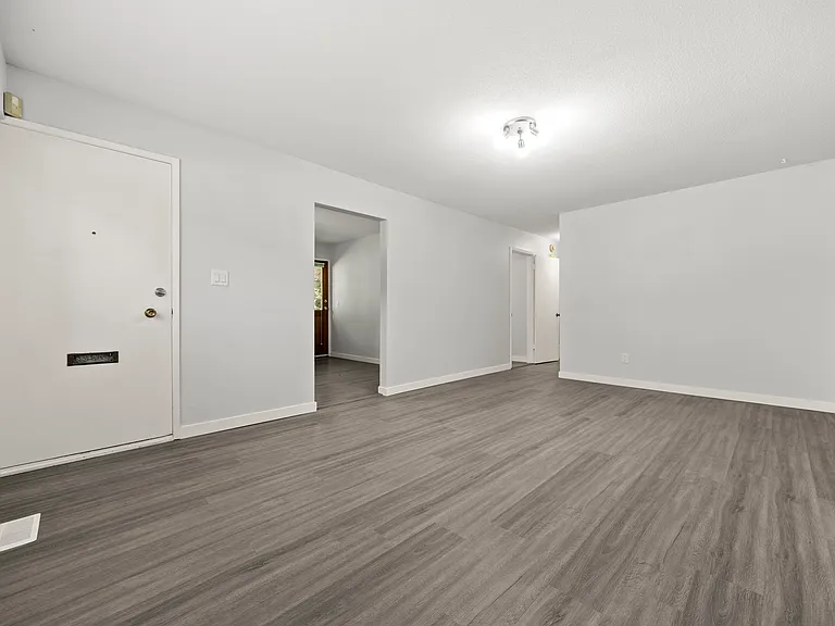 3568 Handley Cres — Photo 8