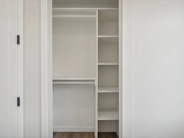 10717 Addison St — Photo 12